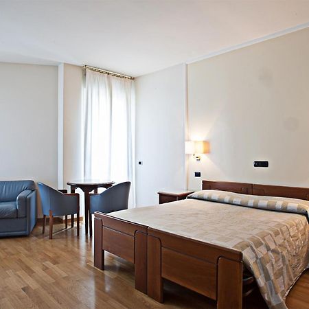 Hotel Il Timone Porto San Giorgio Esterno foto