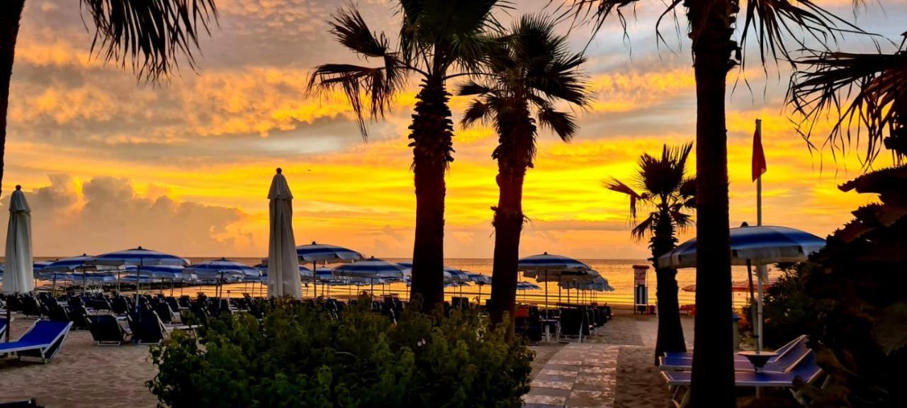 Hotel Il Timone Porto San Giorgio Esterno foto