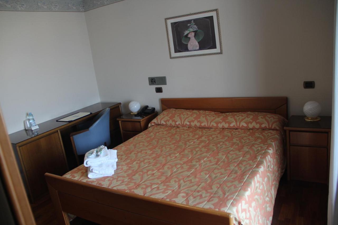 Hotel Il Timone Porto San Giorgio Esterno foto