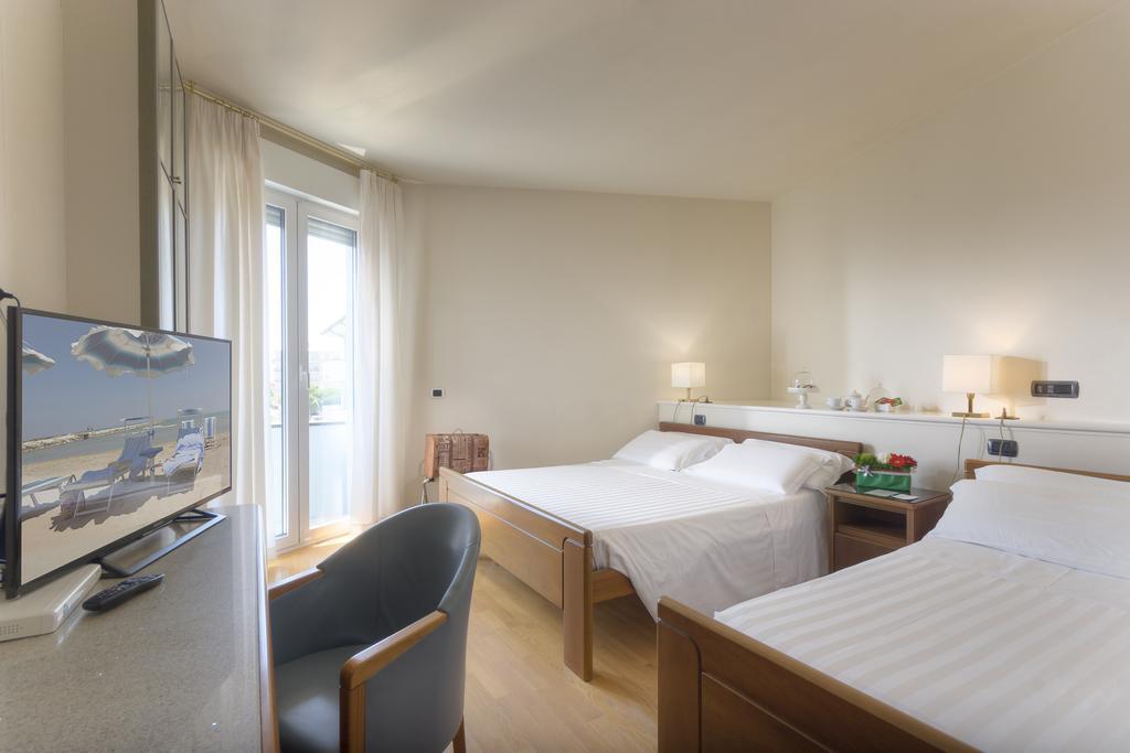 Hotel Il Timone Porto San Giorgio Esterno foto