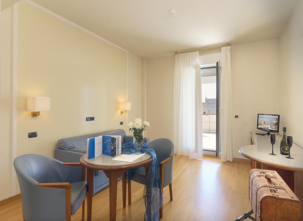 Hotel Il Timone Porto San Giorgio Esterno foto