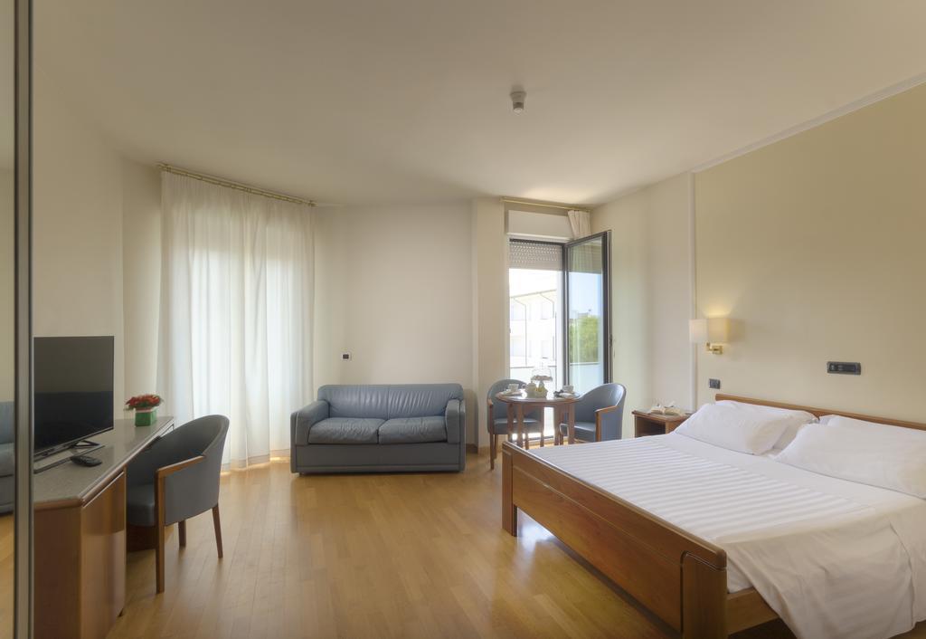 Hotel Il Timone Porto San Giorgio Esterno foto