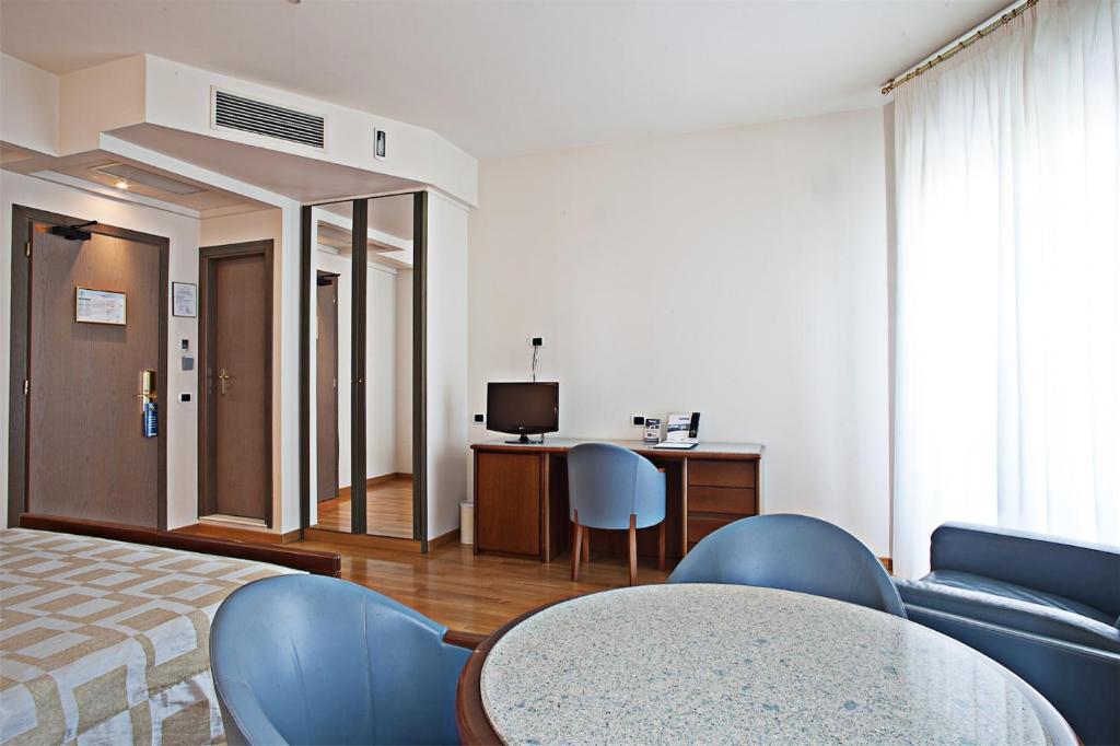 Hotel Il Timone Porto San Giorgio Esterno foto