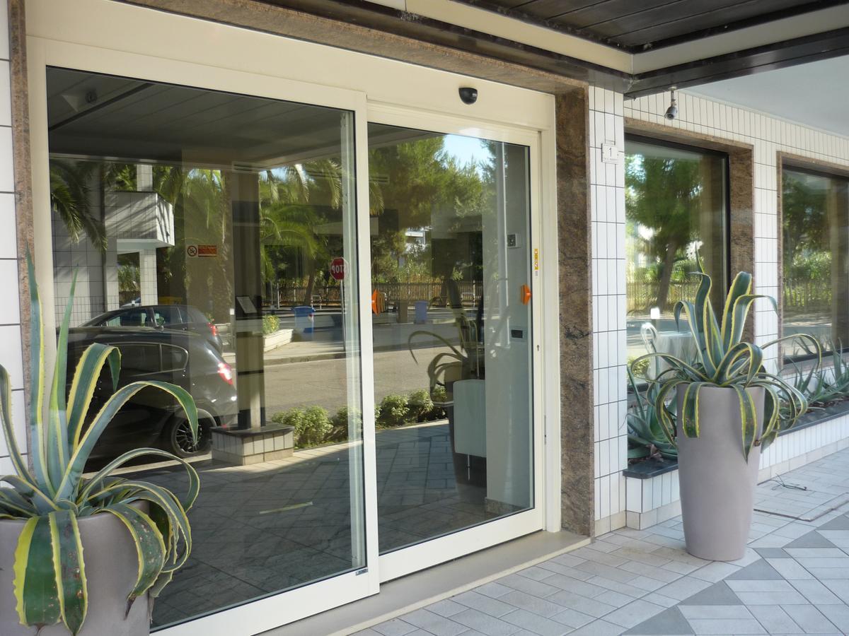 Hotel Il Timone Porto San Giorgio Esterno foto
