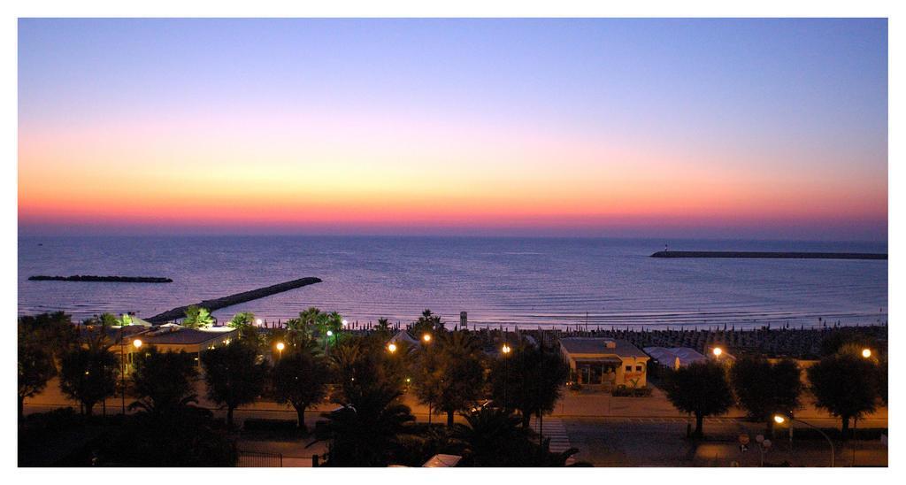 Hotel Il Timone Porto San Giorgio Esterno foto